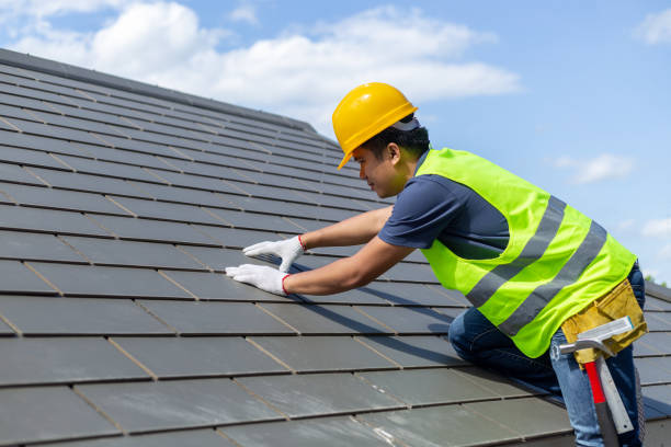 Best Flat Roof Repair Services  in Newburg, WI